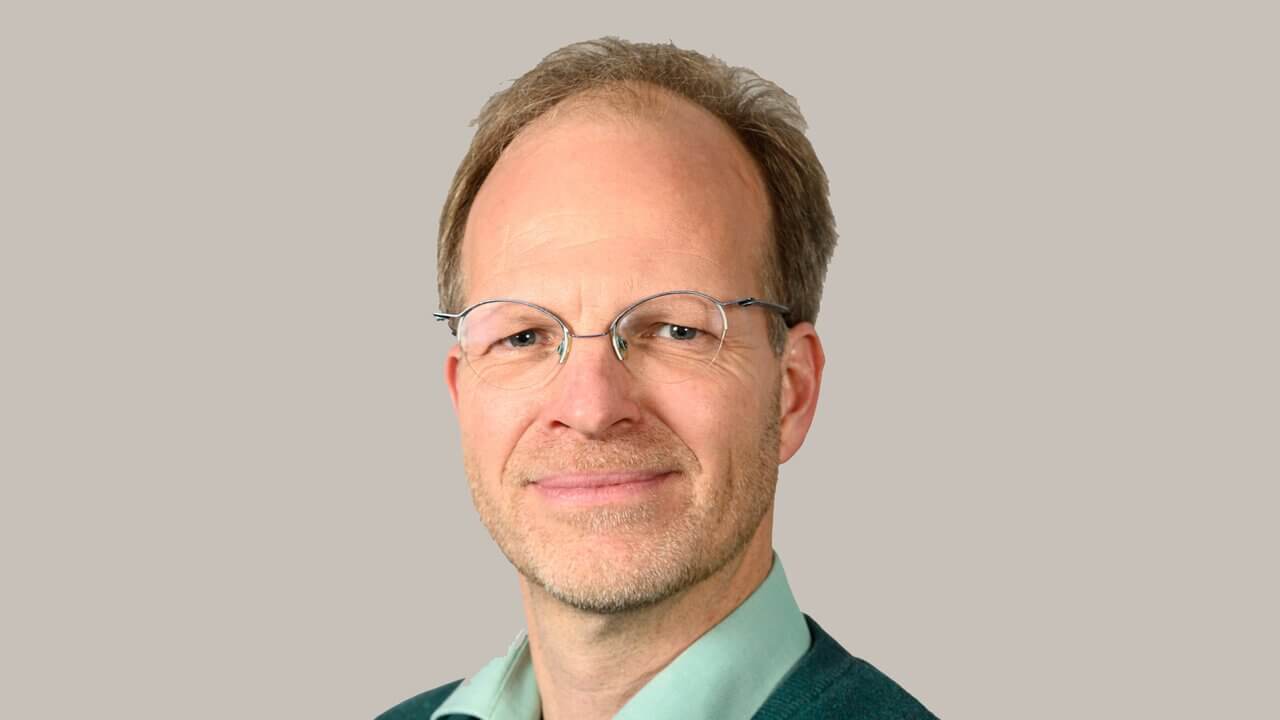 Dr Oane Visser